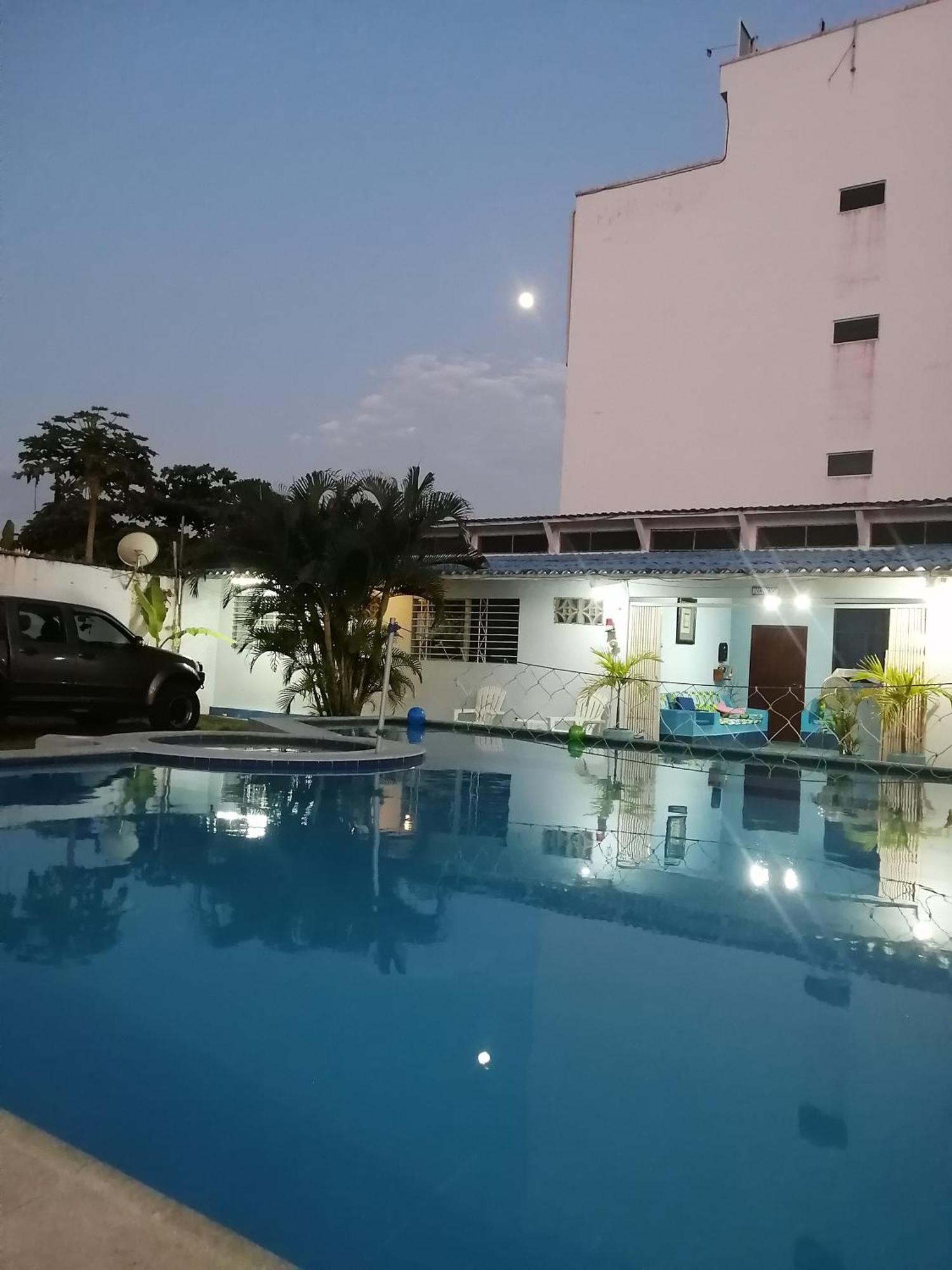 Hostal Aruba 아타카메스 외부 사진